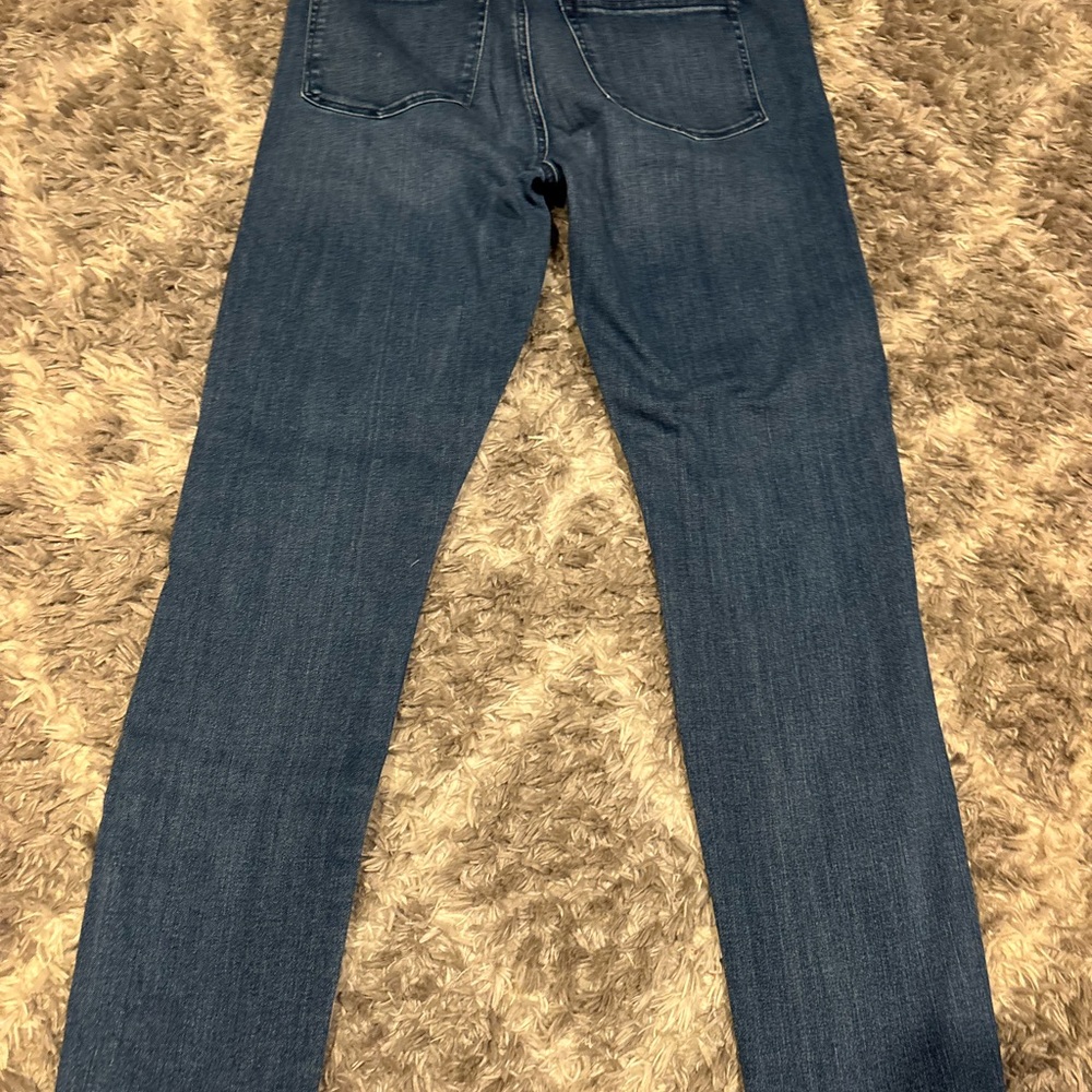 Women's LOFT Blue Demim Jeans - distressed bottoms Size 28/6 NWOT - Picture 2 of 11